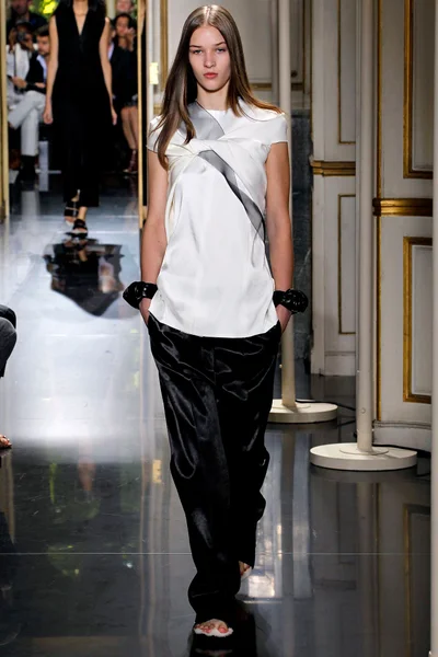 Look 4